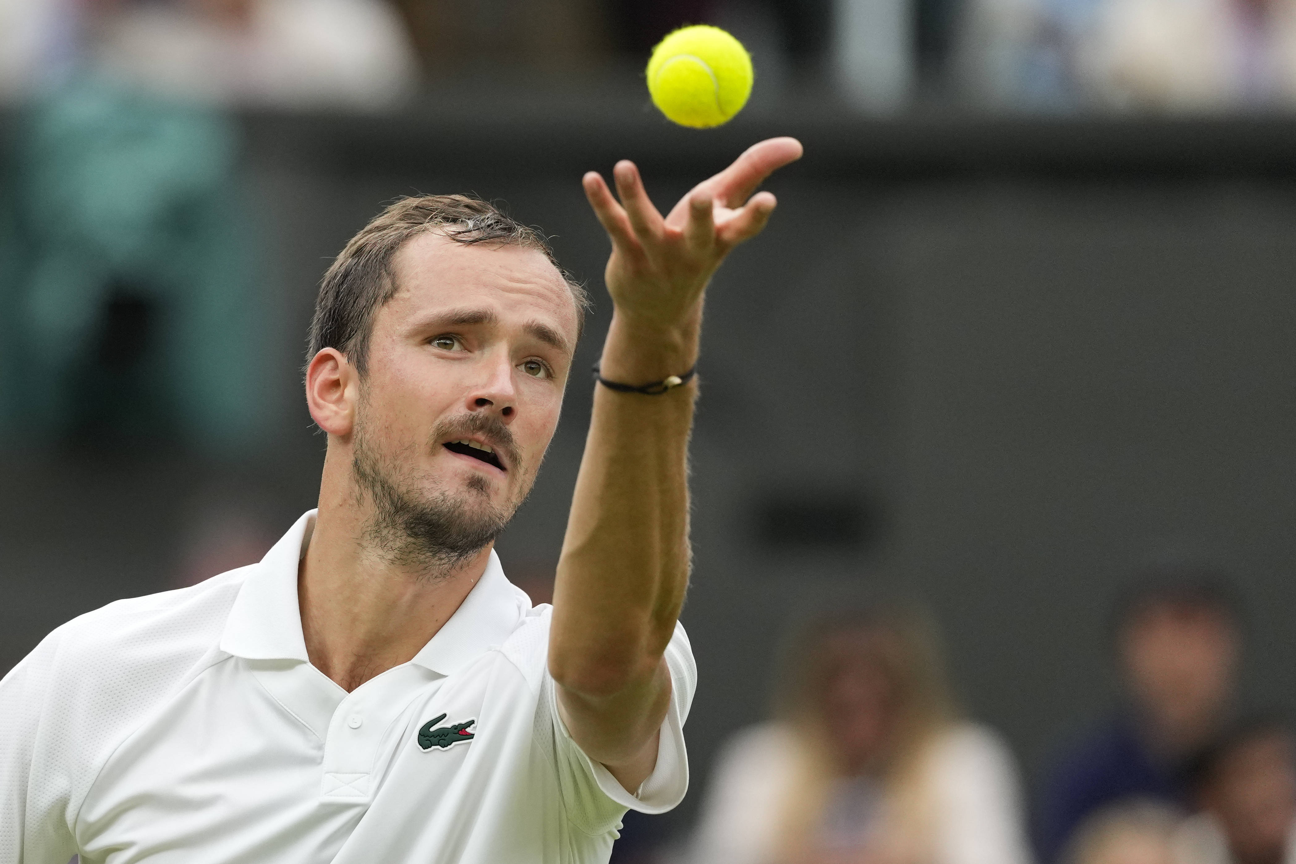 德国网球队险胜世界网球队，梅德韦杰夫关键制胜