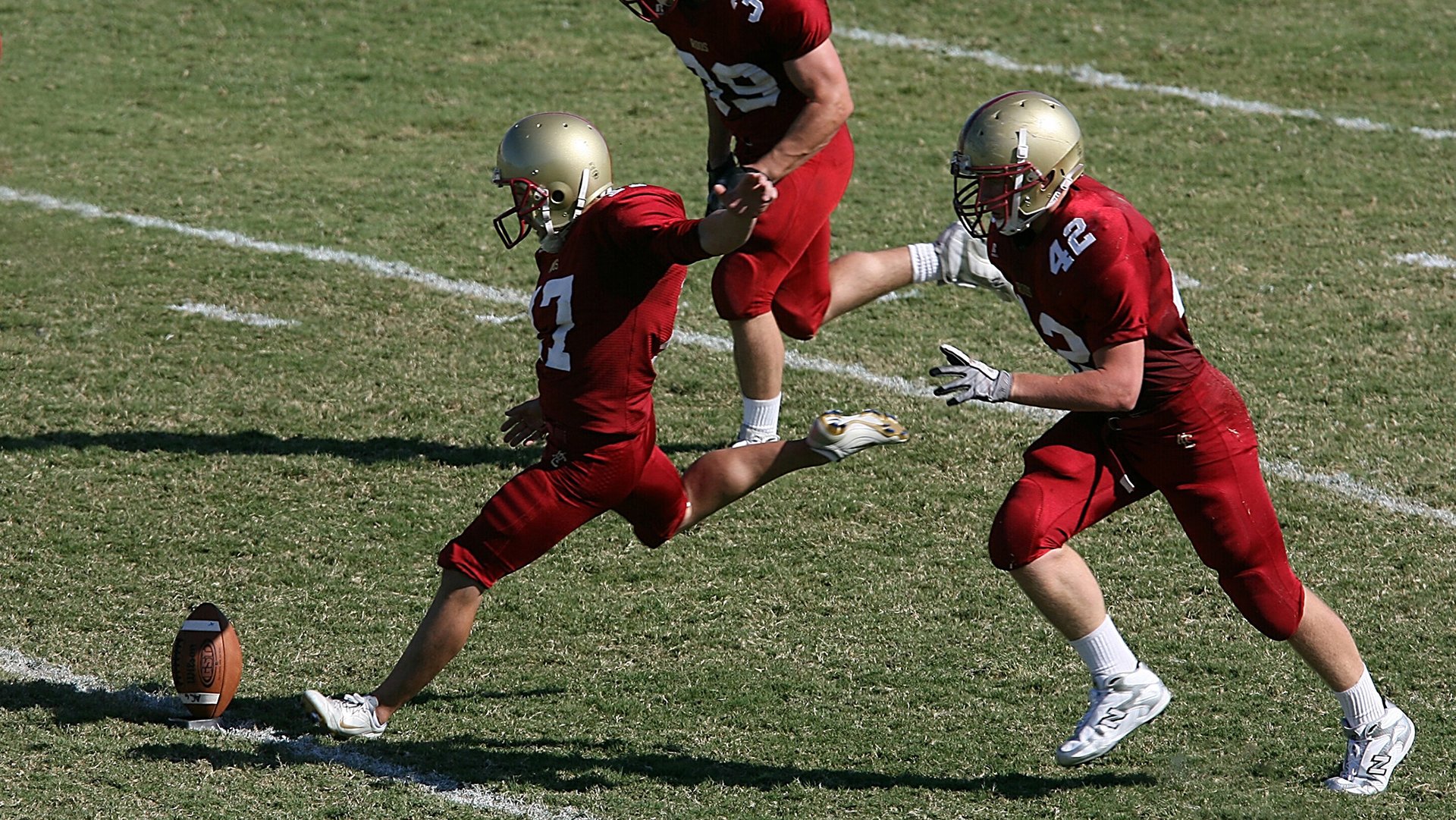 攻防统治力爆表！阿克全能表现引领挪威力克里昂，未来之星冉冉升起